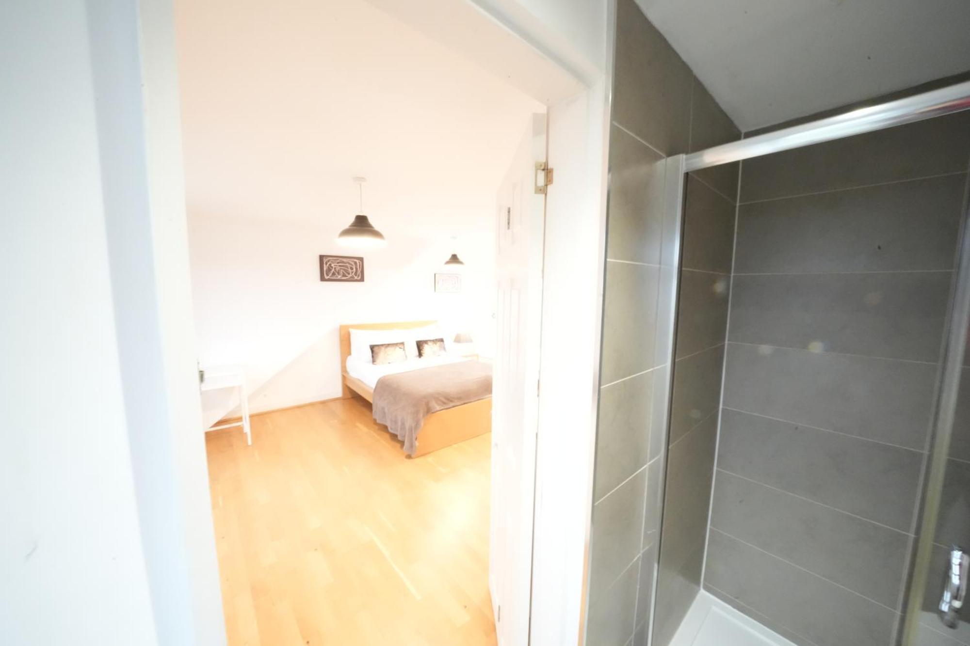 Great Airport Sleep Apartment Harmondsworth Bagian luar foto