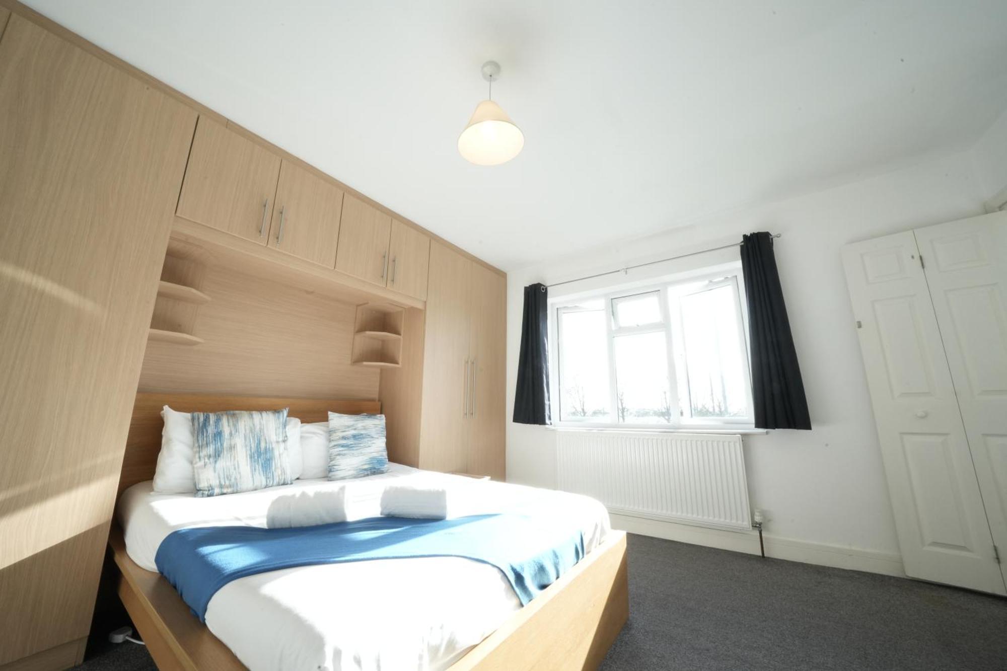 Great Airport Sleep Apartment Harmondsworth Bagian luar foto