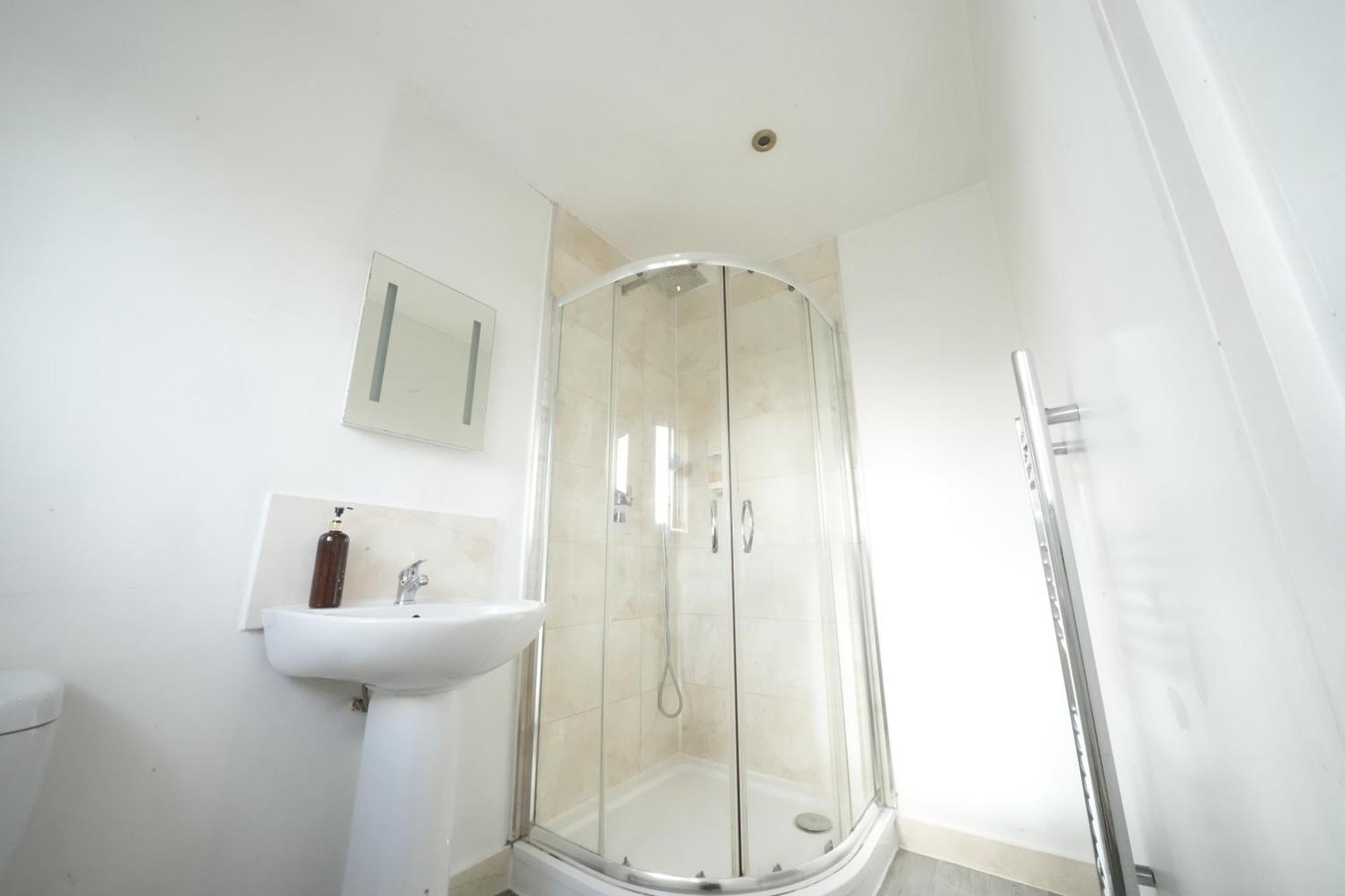 Great Airport Sleep Apartment Harmondsworth Bagian luar foto