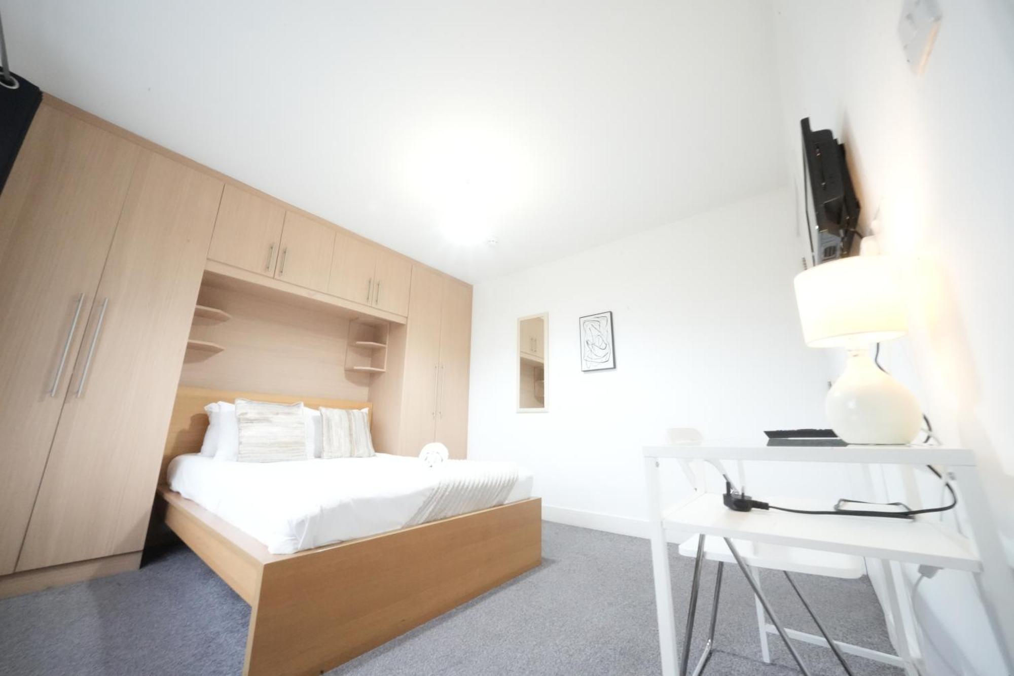 Great Airport Sleep Apartment Harmondsworth Bagian luar foto