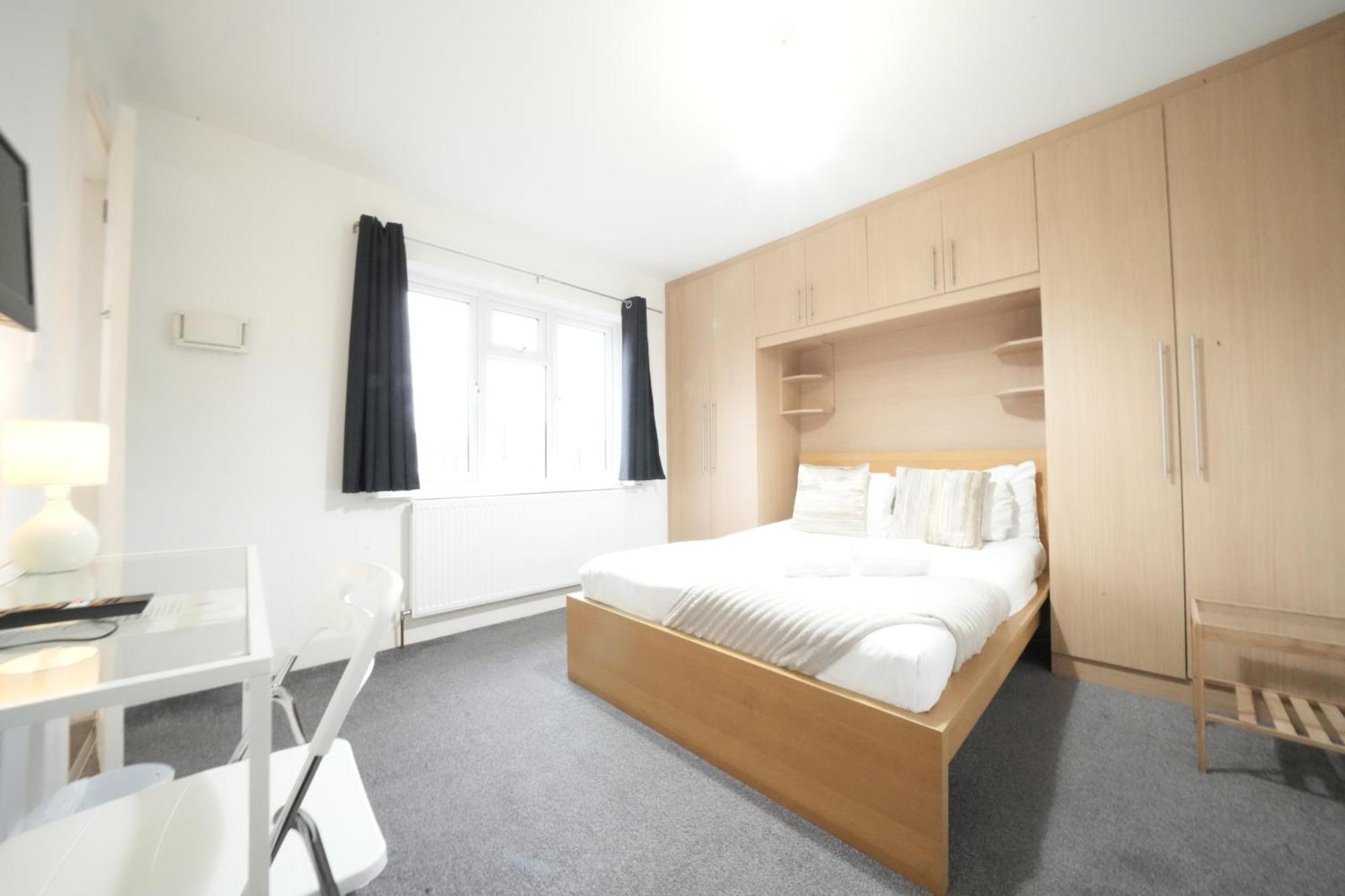 Great Airport Sleep Apartment Harmondsworth Bagian luar foto