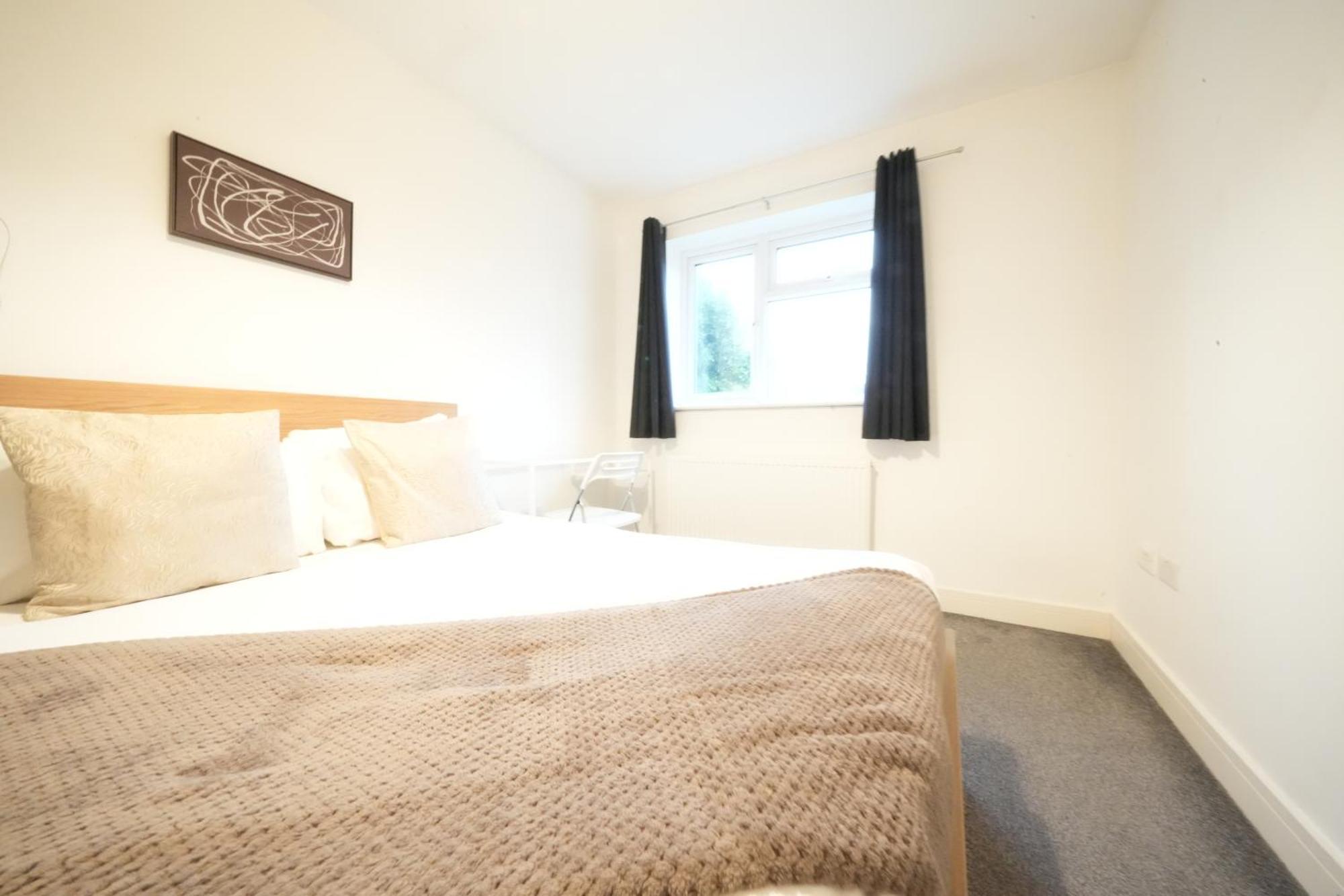 Great Airport Sleep Apartment Harmondsworth Bagian luar foto