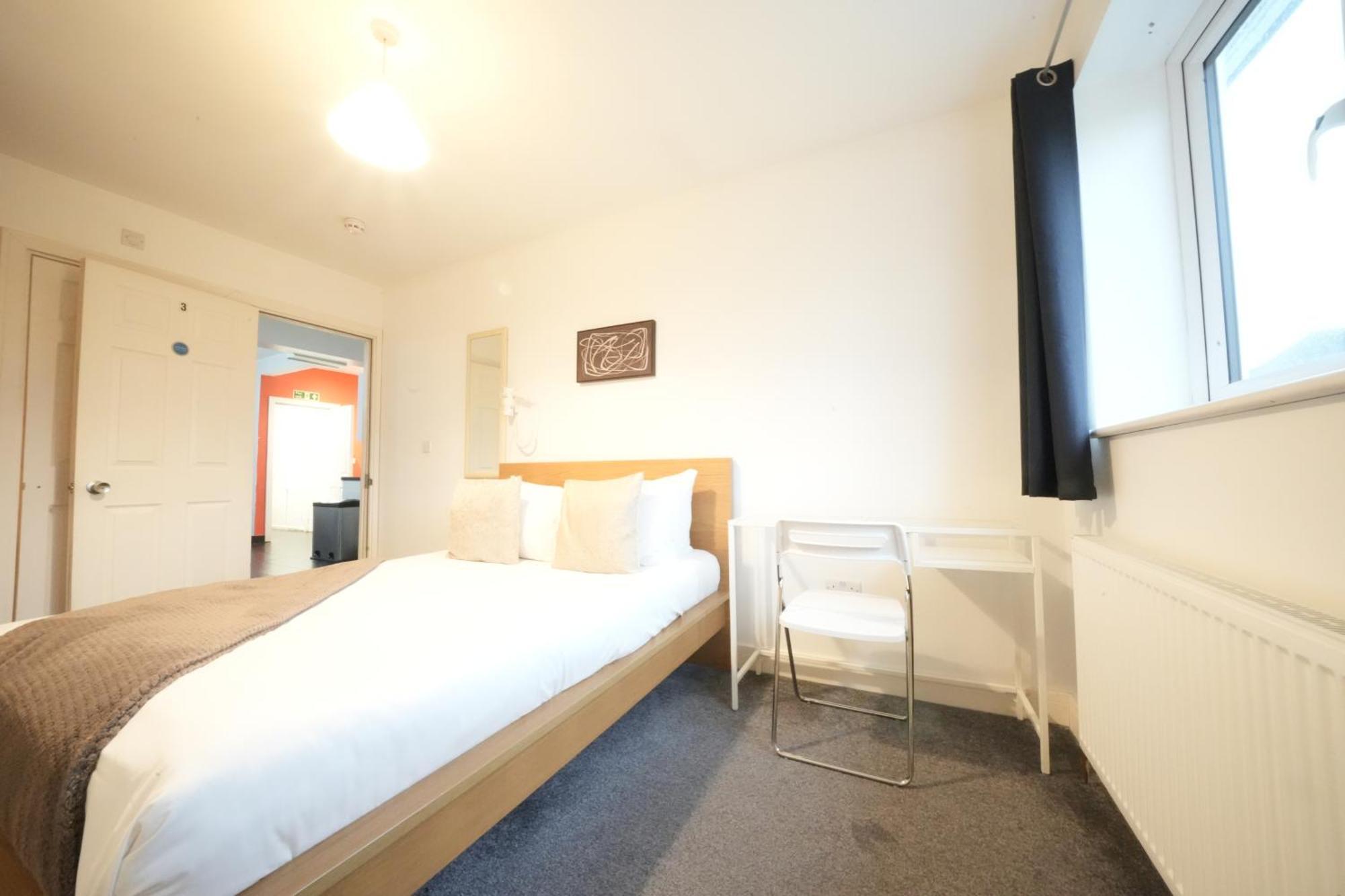 Great Airport Sleep Apartment Harmondsworth Bagian luar foto