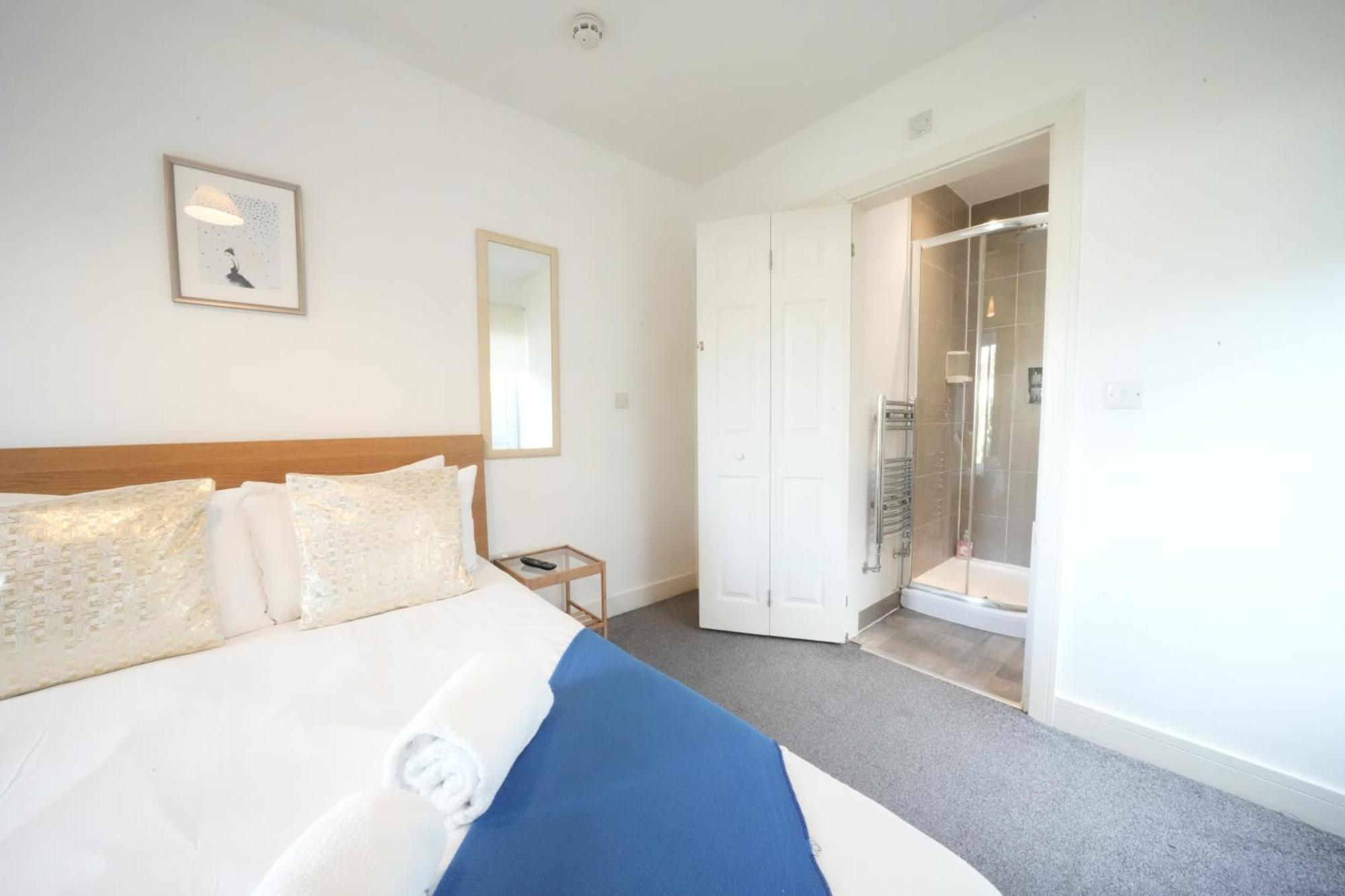 Great Airport Sleep Apartment Harmondsworth Bagian luar foto