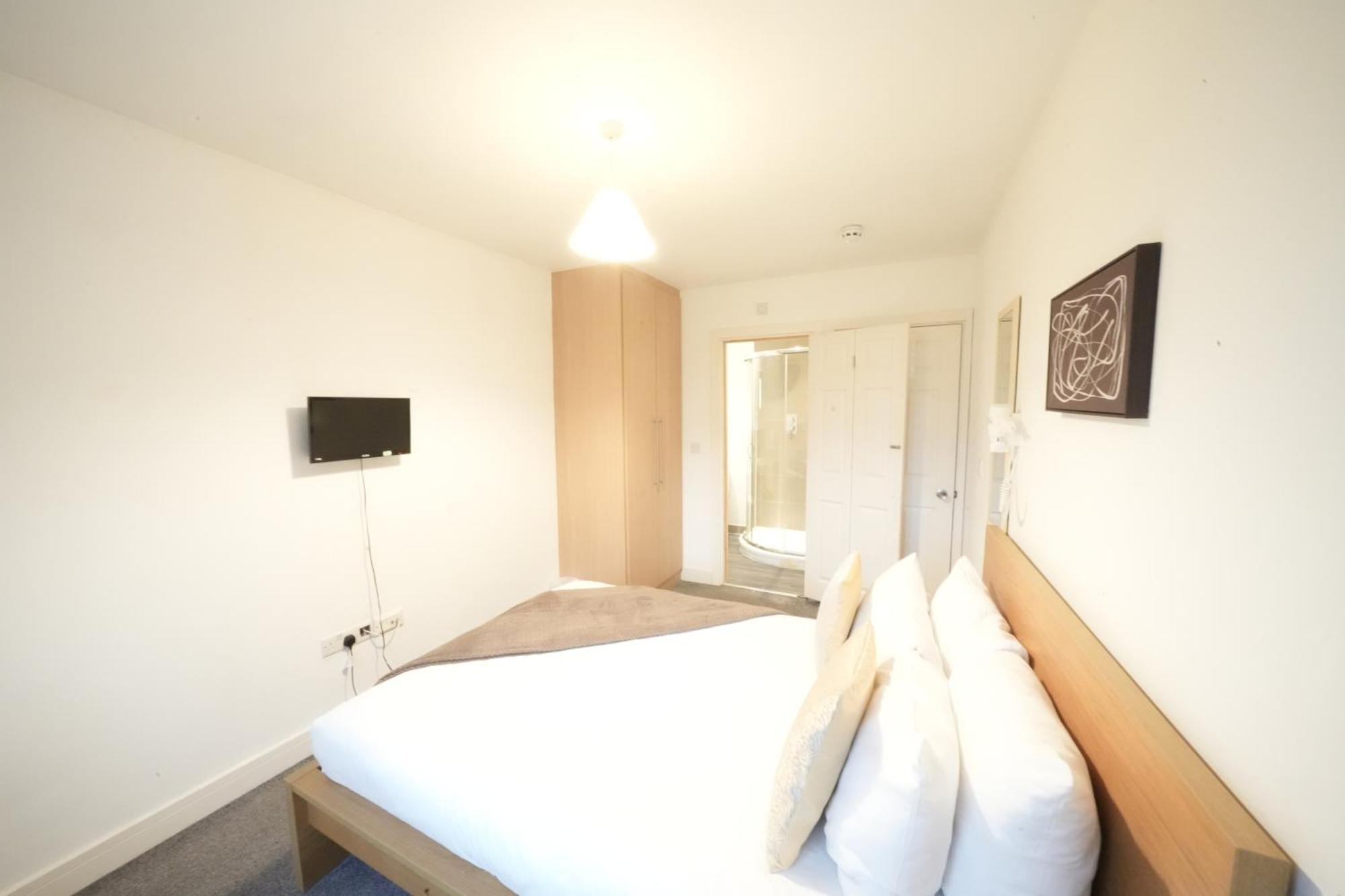 Great Airport Sleep Apartment Harmondsworth Bagian luar foto